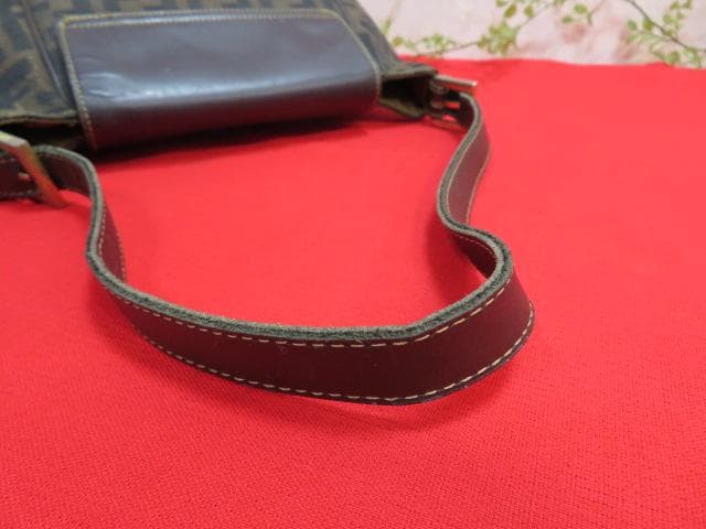 6ee1484 FENDIフェンディ ズッカ柄 セミショルダー - メルカリ