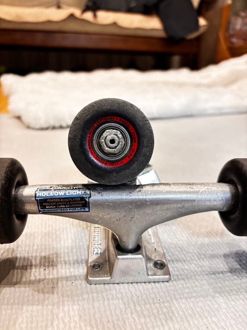 Hollow Lights スケートボードトラック