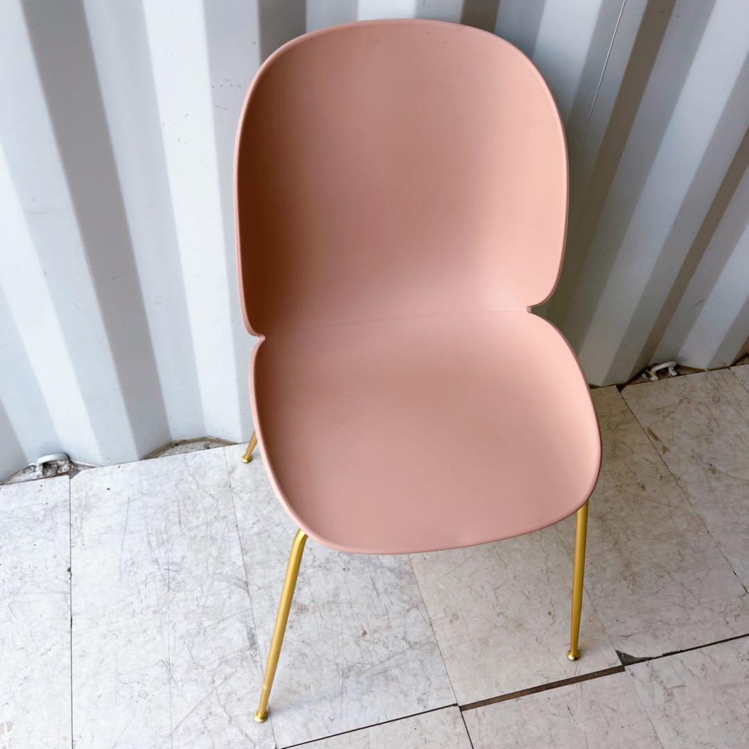 取付無料！GUBI ビートルチェア 姫系スウィートピンク ダイニングチェア✨
