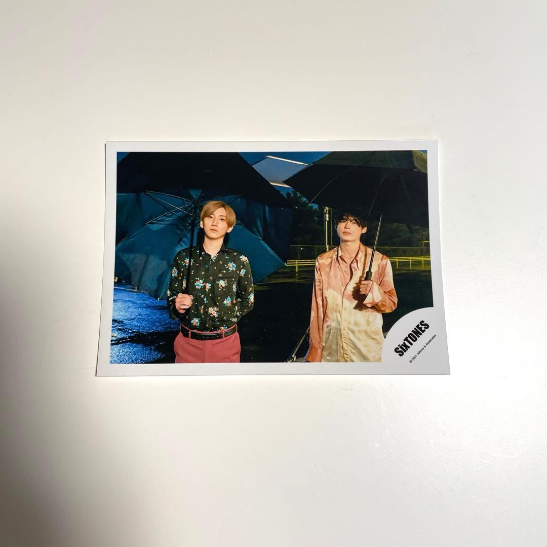 SixTONES 松村北斗 京本大我 公式写真2枚セット - メルカリ
