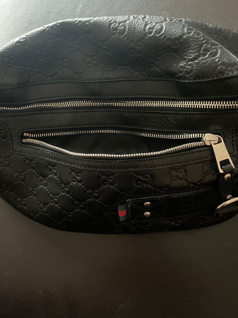 GUCCI ブラック ボディバッグ GGパターン