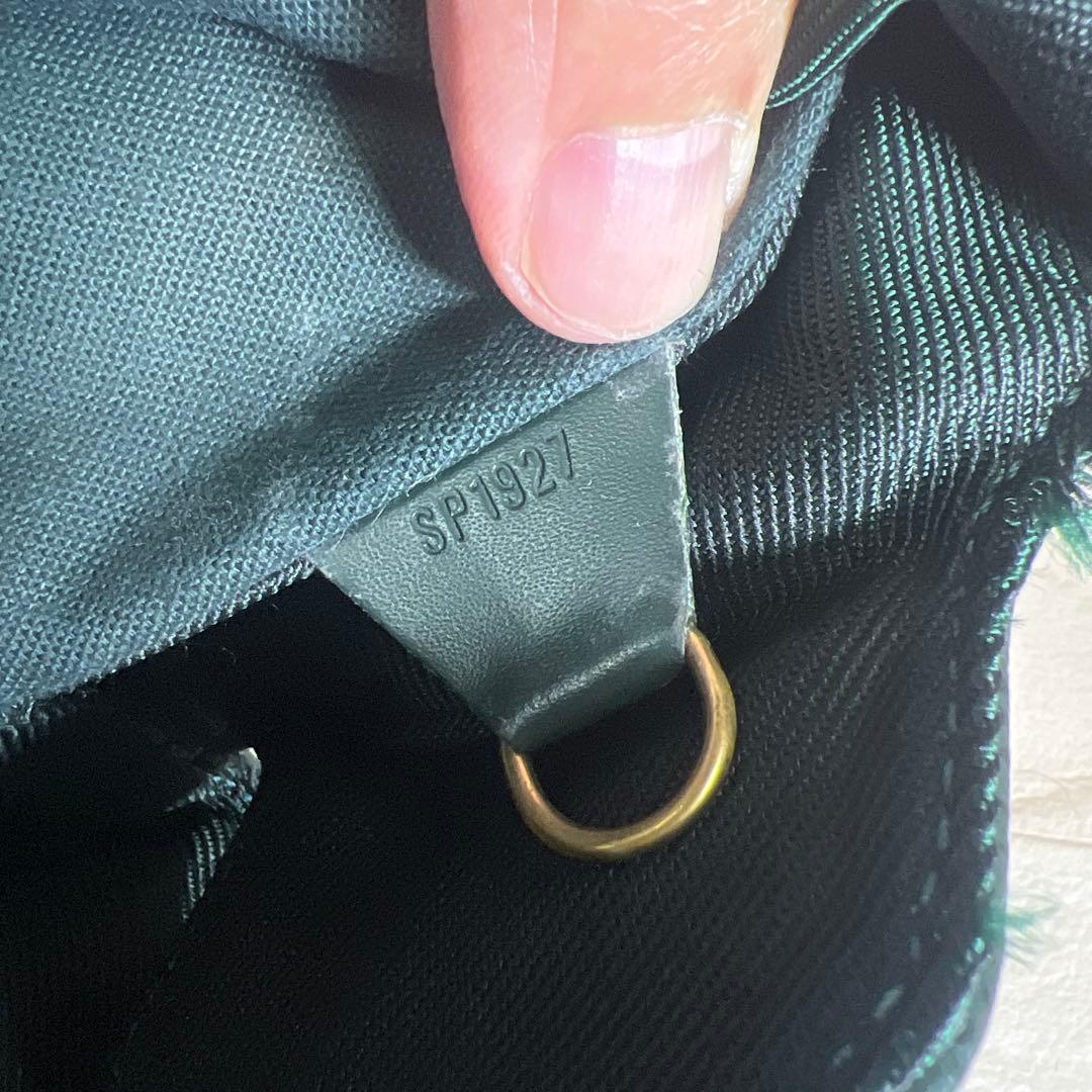 ルイ・ヴィトン タイガ デルス-エピセア ショルダーバック レザーM30164