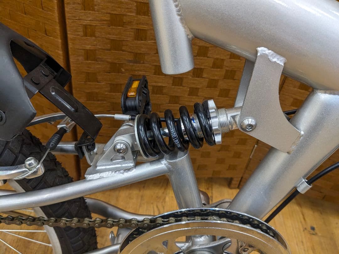 U079　美品　 折りたたみ自転車　サスペンション　6段変速 20インチ