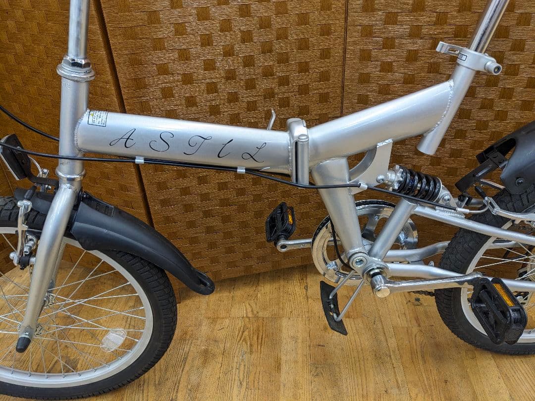 U079　美品　 折りたたみ自転車　サスペンション　6段変速 20インチ