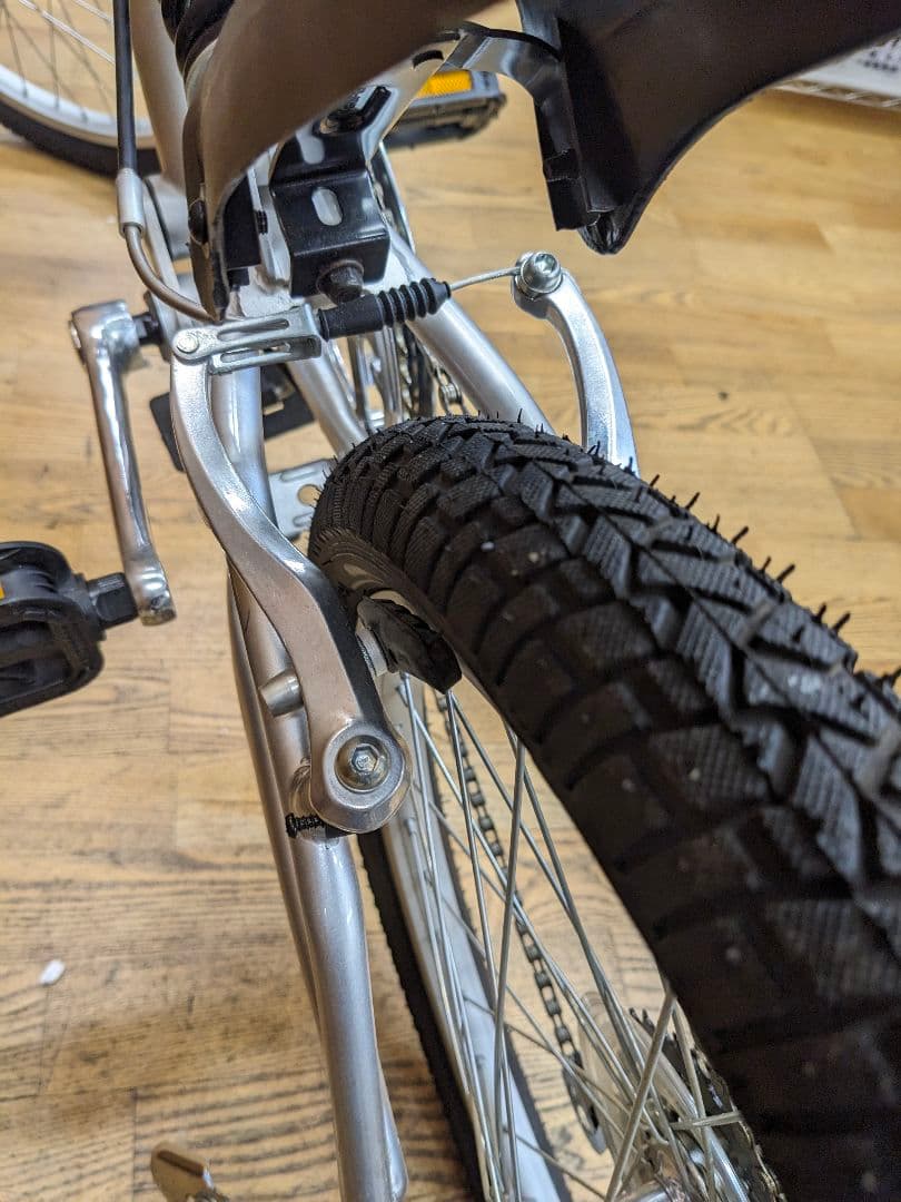 U079　美品　 折りたたみ自転車　サスペンション　6段変速 20インチ