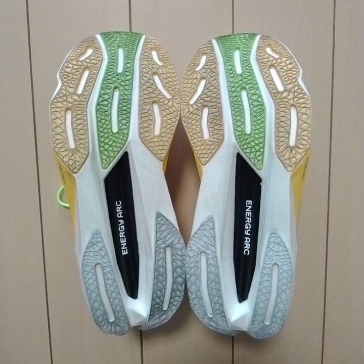 ニューバランス フューエルセル スーパーコンプ v4 エリート25.5