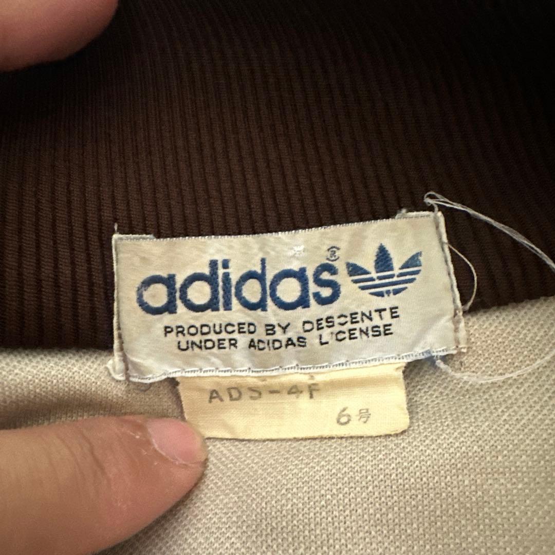 1月7日まで値下げ中‼️アディダス トラックジャケットベージュ ブラウン デサント