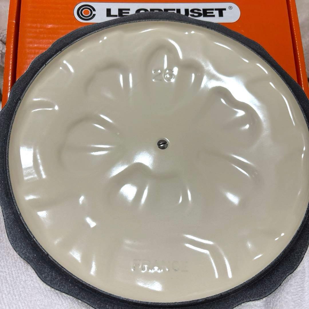 ♡LE CREUSETシグニチャー ビュッフェ・キャセロール ペタルレリーフ