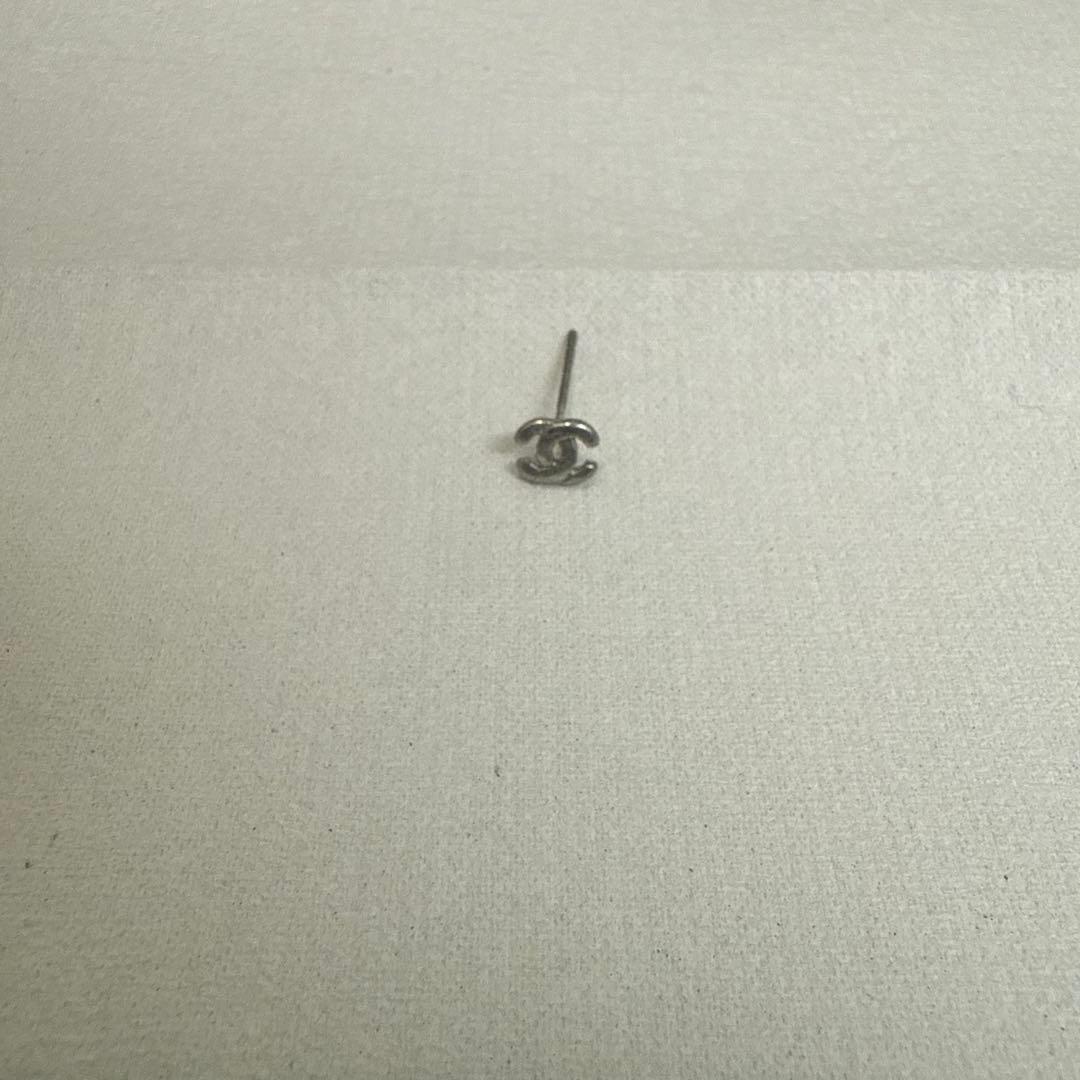 シャネル ロゴ ピアス 片耳用 - メルカリ