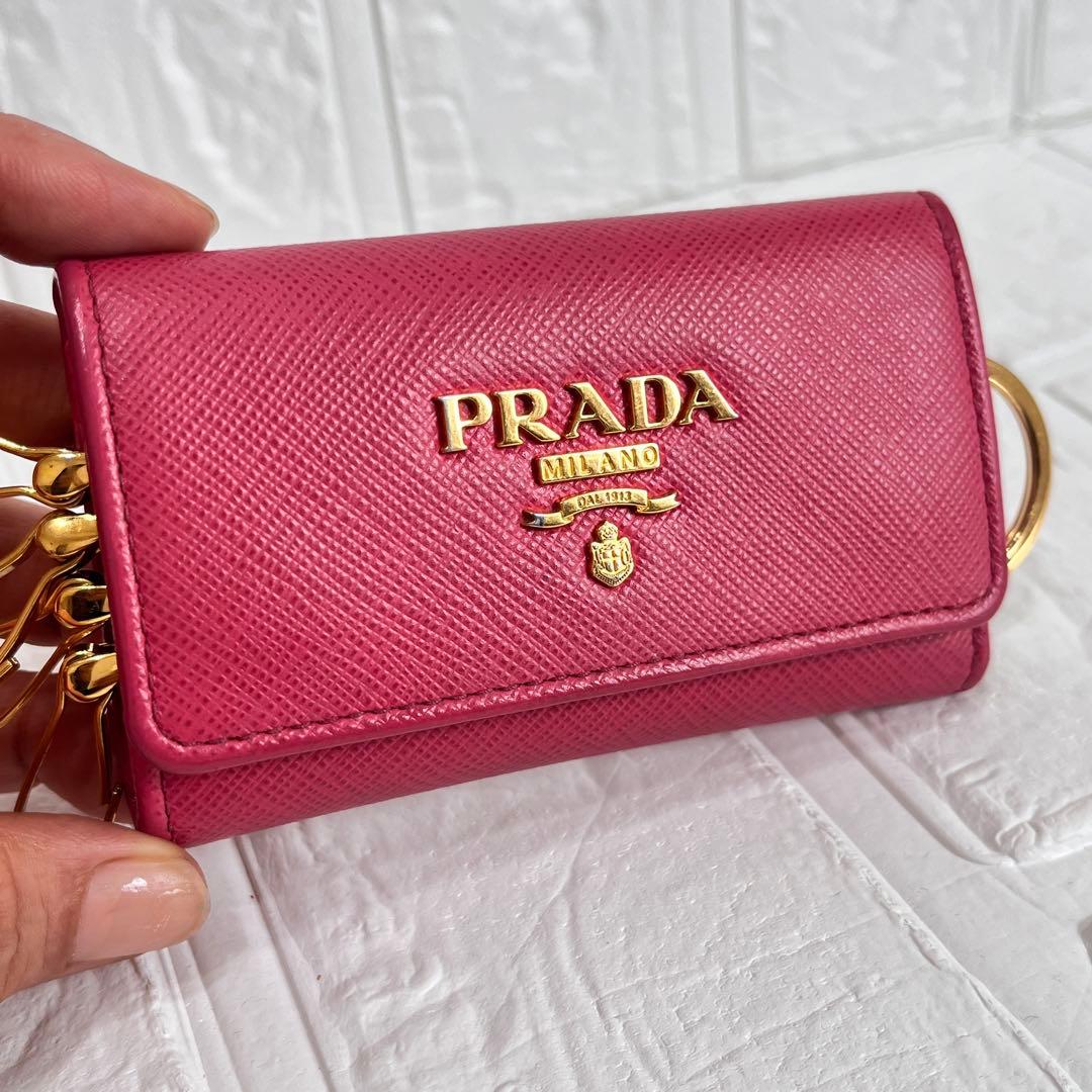 美品✨PRADA 大きめロゴ　キーケース　サフィアーノ　キーリング　ローズピンク