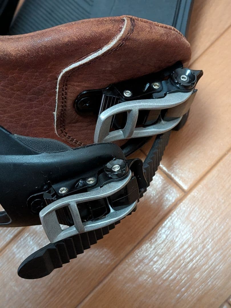 BURTON　MALAVITA レザー　ビンディング