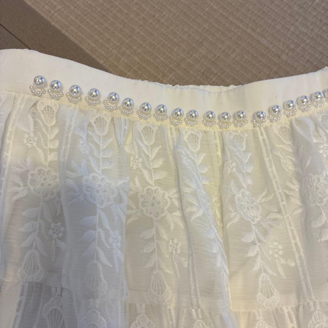 アイボリー刺繍フレアスカート
