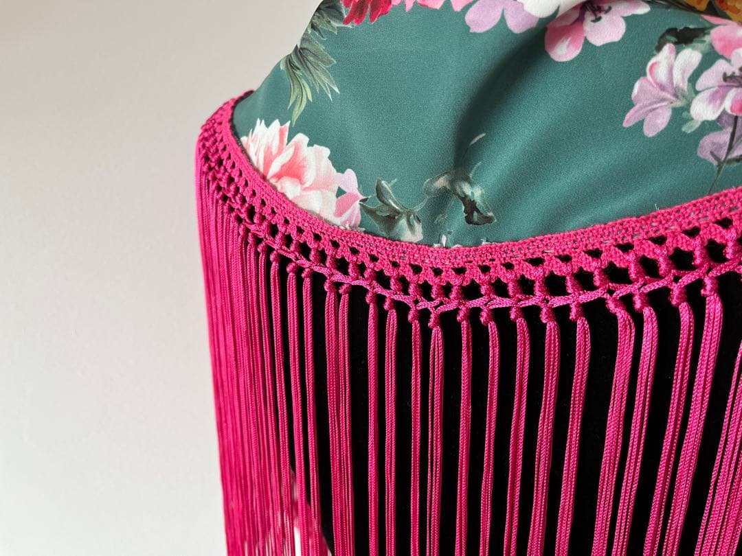 フラメンコ　マントンシージョ　グリーンxカラフル花柄　フクシアピンクフレコ