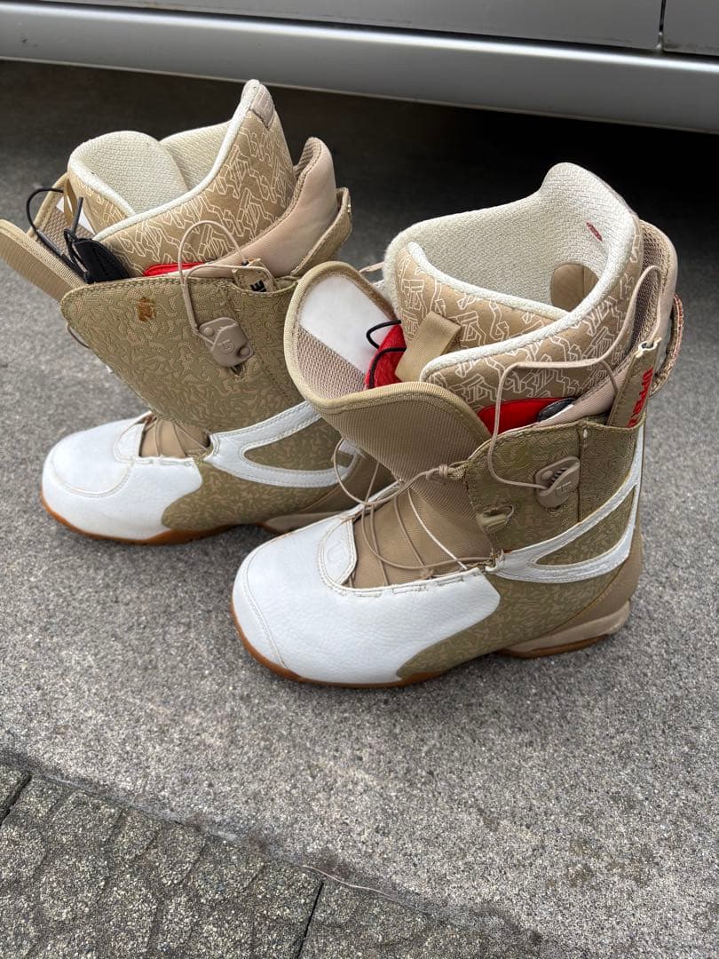 Burtonバートン スノーボードブーツ アイオンionホワイト/ベージュ