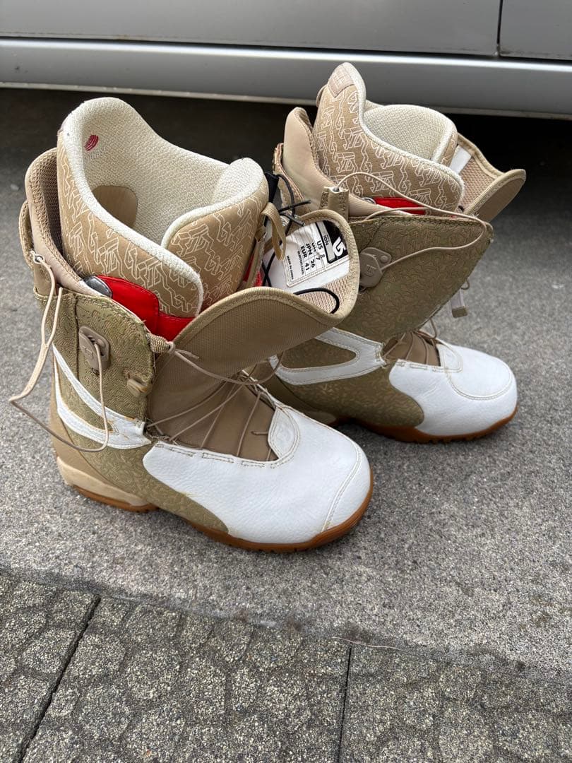 Burtonバートン スノーボードブーツ アイオンionホワイト/ベージュ