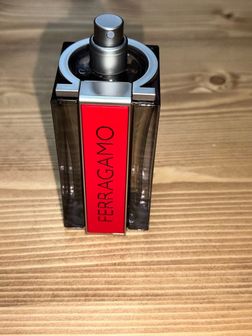 大幅値下げ　FERRAGAMO レッドレザー 100ml