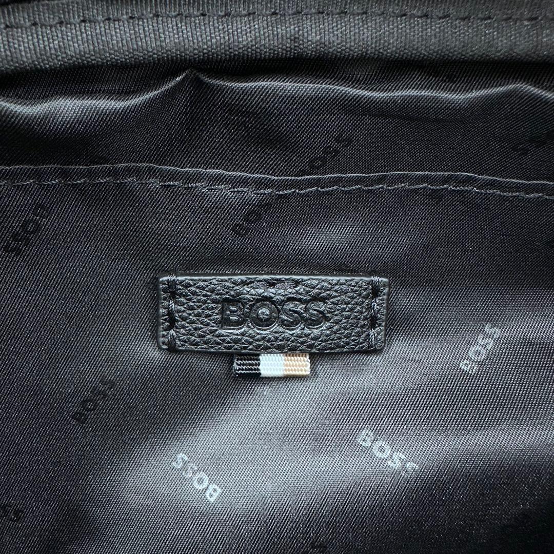 未使用級◎ヒューゴボス クロスボディバッグ ストライプロゴ バックル メンズ 黒