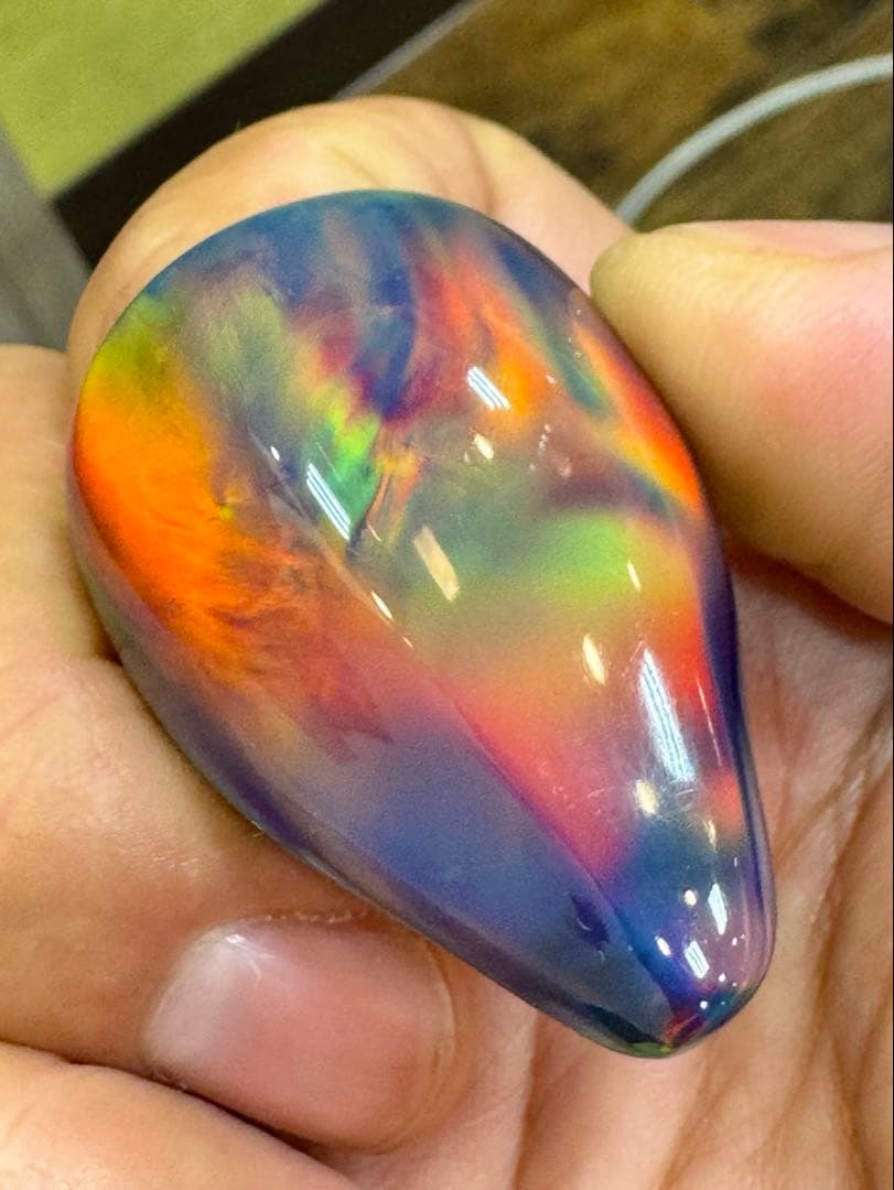 三線用　角度で変色するオーロラバチ　人工オパール製
