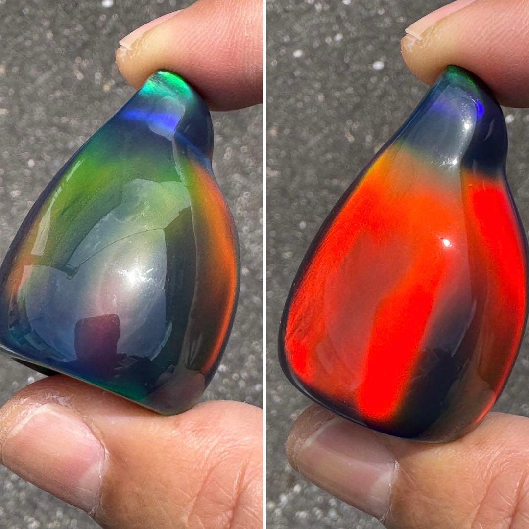 三線用　角度で変色するオーロラバチ　人工オパール製