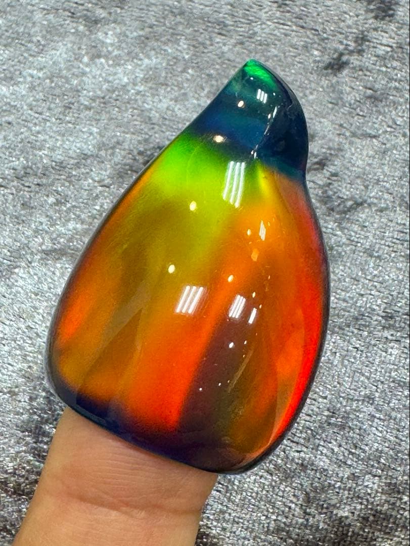 三線用　角度で変色するオーロラバチ　人工オパール製