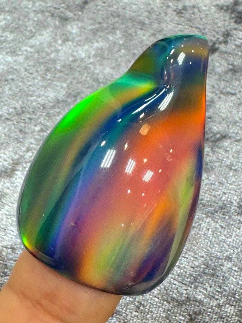 三線用　角度で変色するオーロラバチ　人工オパール製
