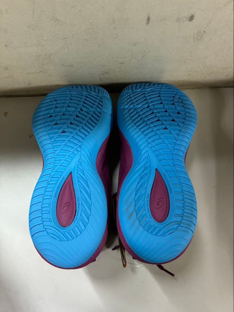 【お年玉価格】NOVA SURGE LOW 2 500カラー　24.0㎝