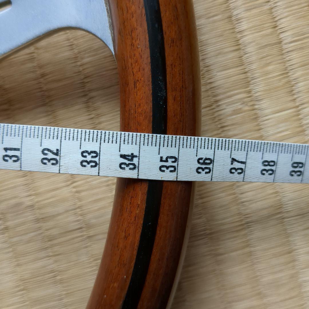 ナルディウッドステアリング、ホーンボタン、取り付けネジ。