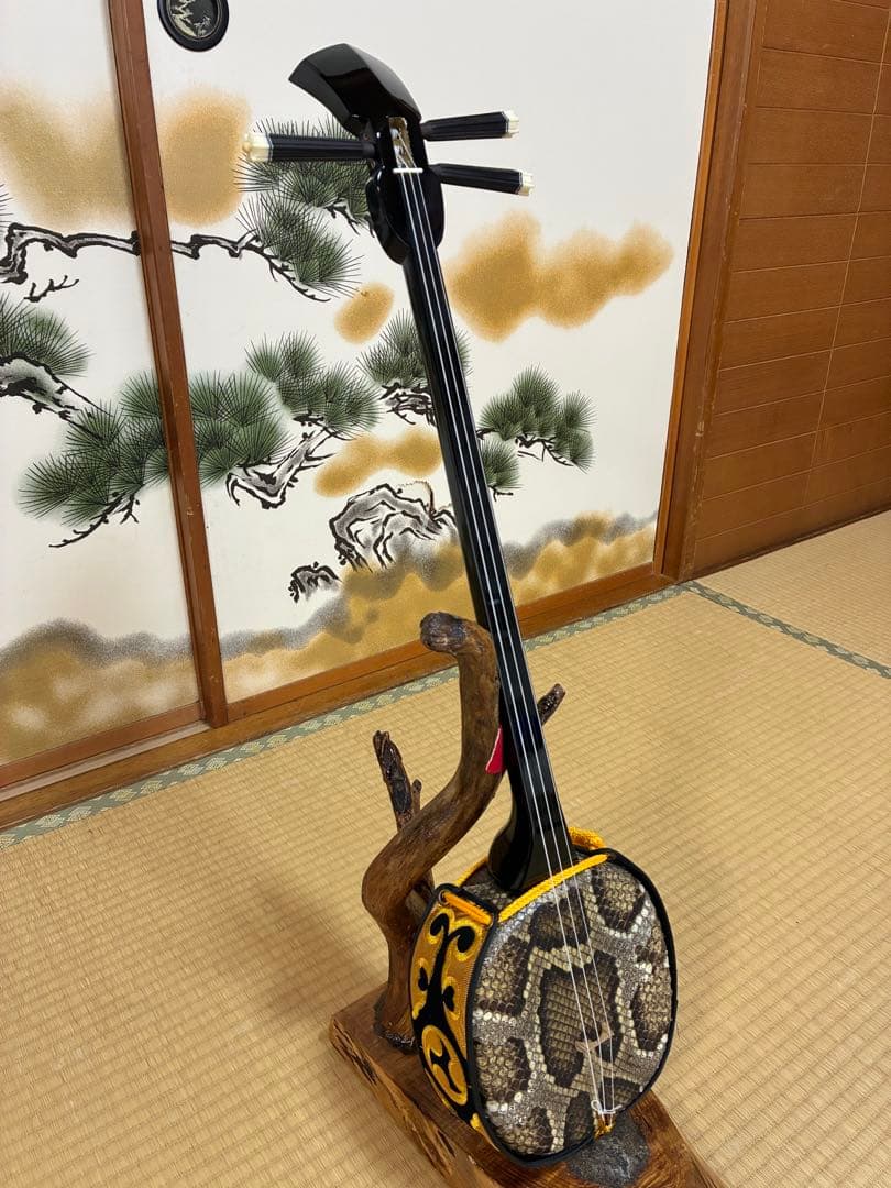 沖縄三線！貴重！知念大工型！本蛇皮！本張り！【一枚張り】