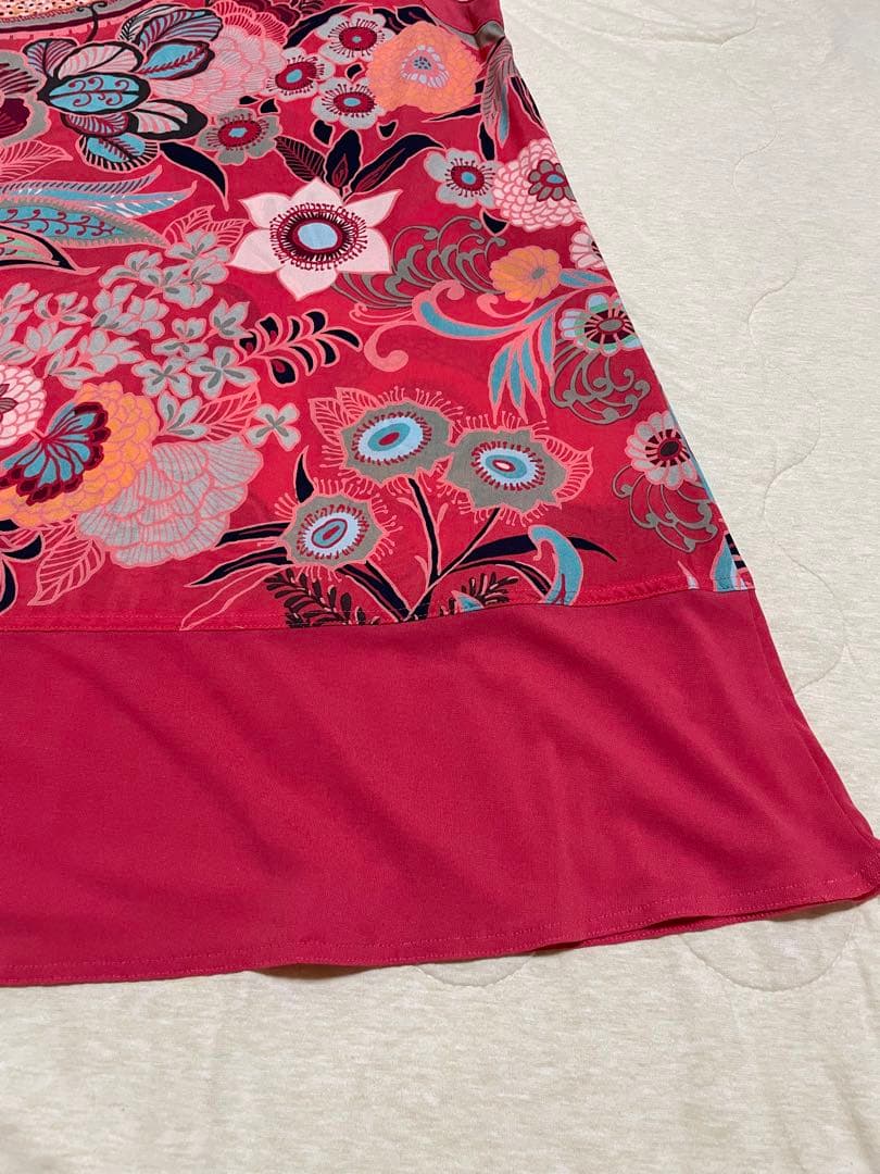 トクコプルミエヴォル 花柄ノースリーブワンピース サーモンピンク系