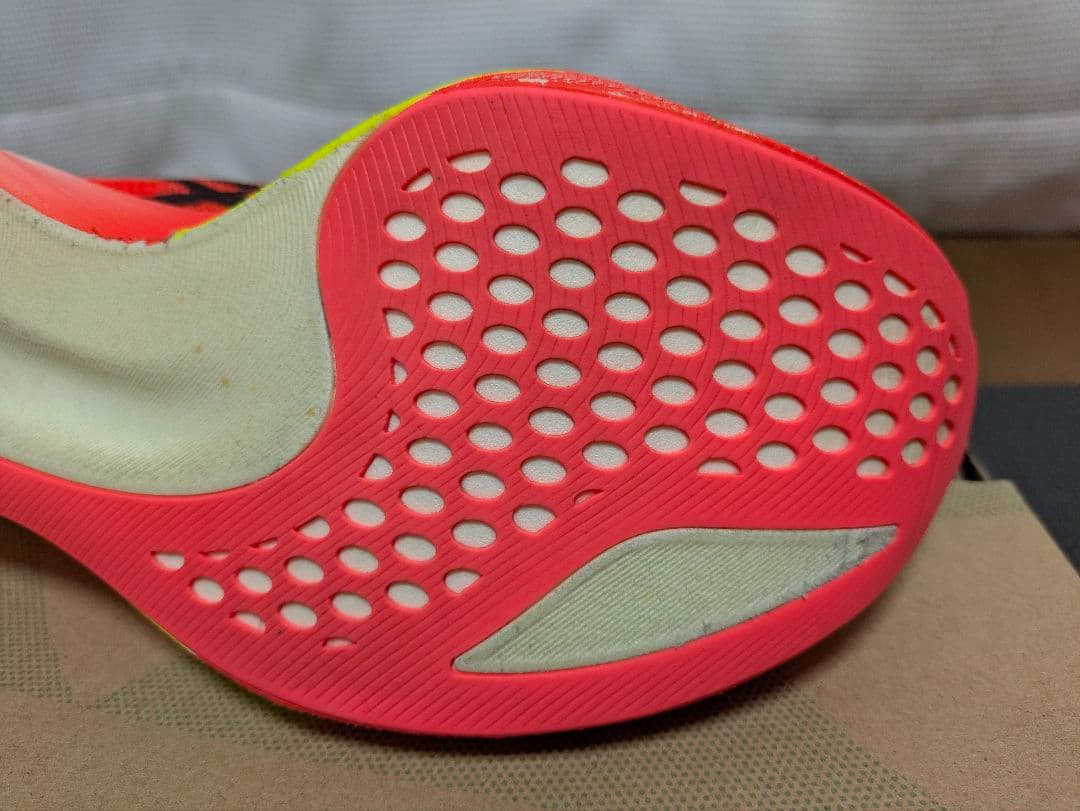 ASICS メタスピードスカイ パリ 27.0