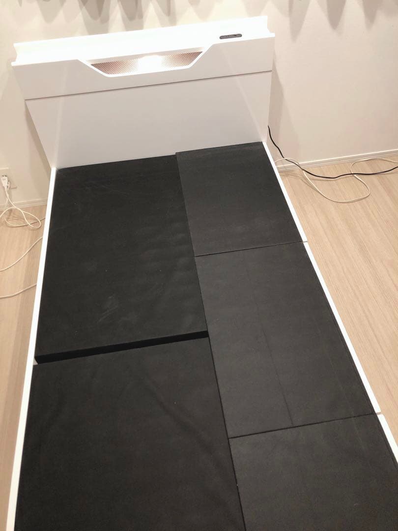 ホワイトベッド 引出5箇所LEDライト付き 店じまいセールで半額11で購入