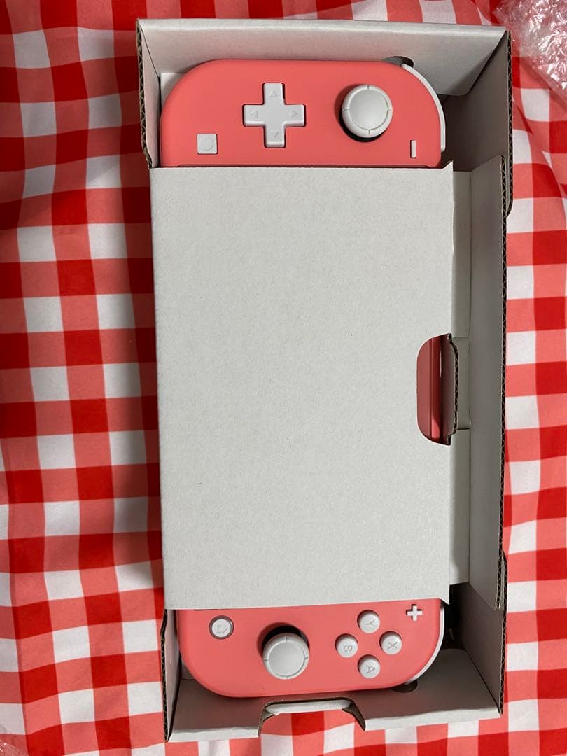 任天堂スイッチ　Lite コーラル　ライト　本体　任天堂Switch