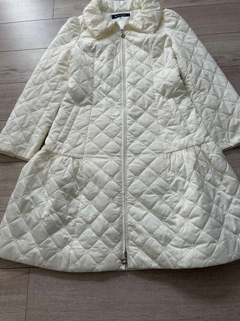 エムズグレイシー キルティングコート ペプラム ダブルジップ 白 38 花刺繍