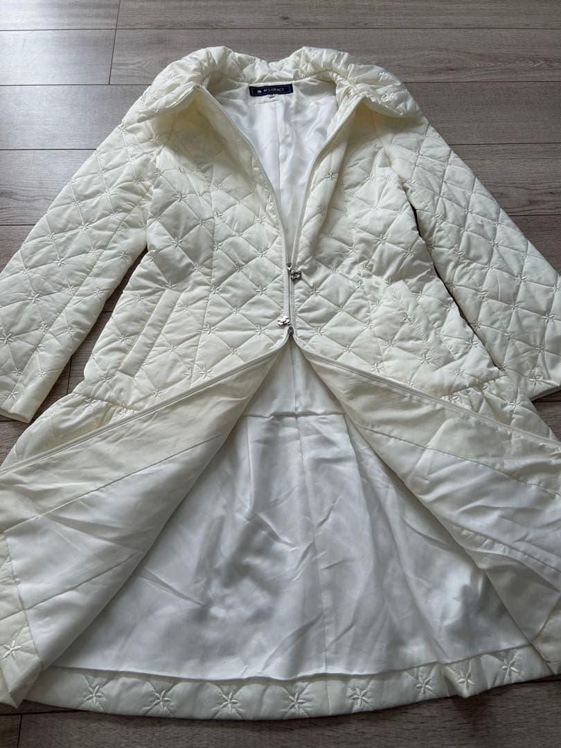 エムズグレイシー キルティングコート ペプラム ダブルジップ 白 38 花刺繍