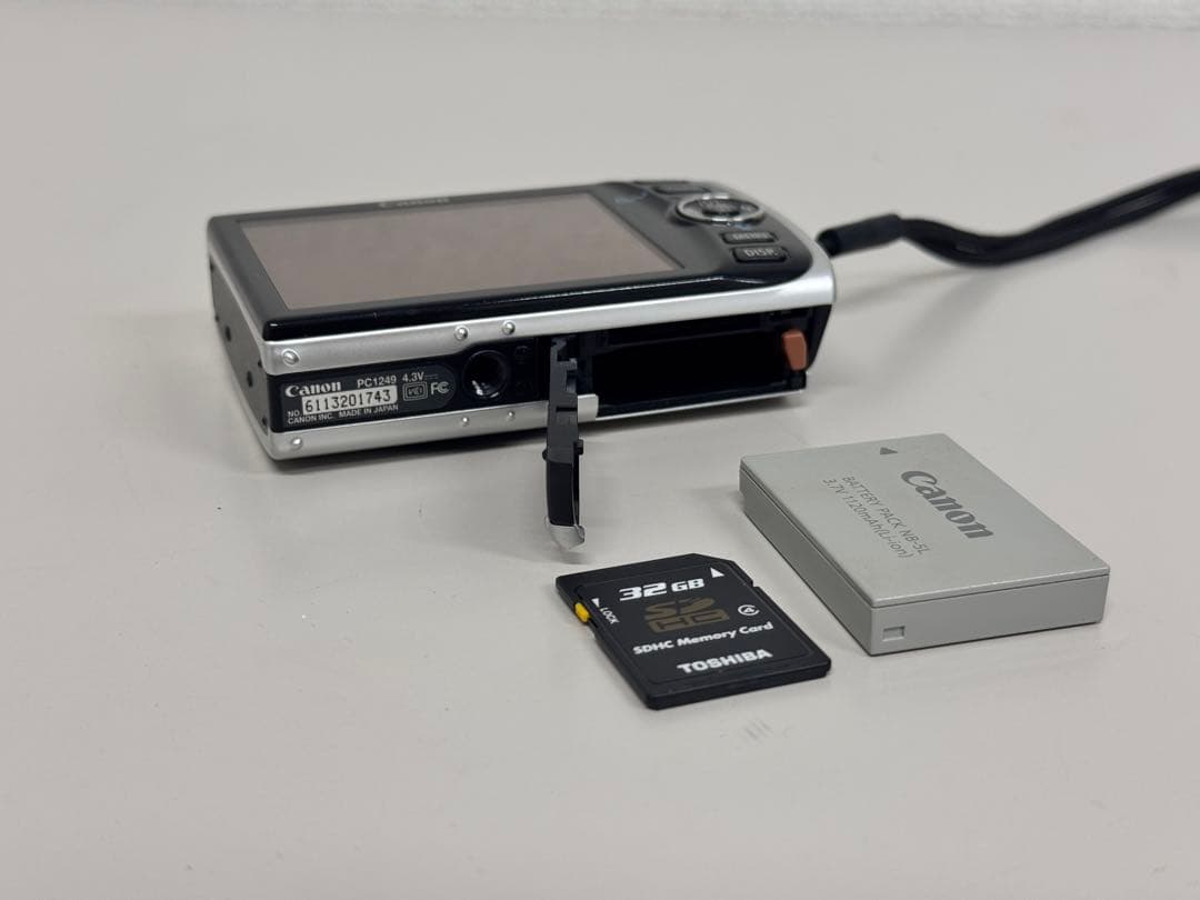 Canon IXY DIGITAL 910 IS 本体と付属品