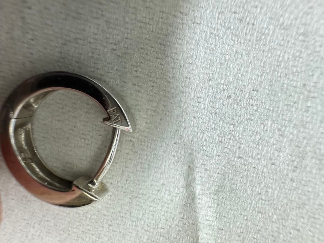 1.3g K18 WG ピアス　ダイヤ0.07 貴金属　アクセサリー