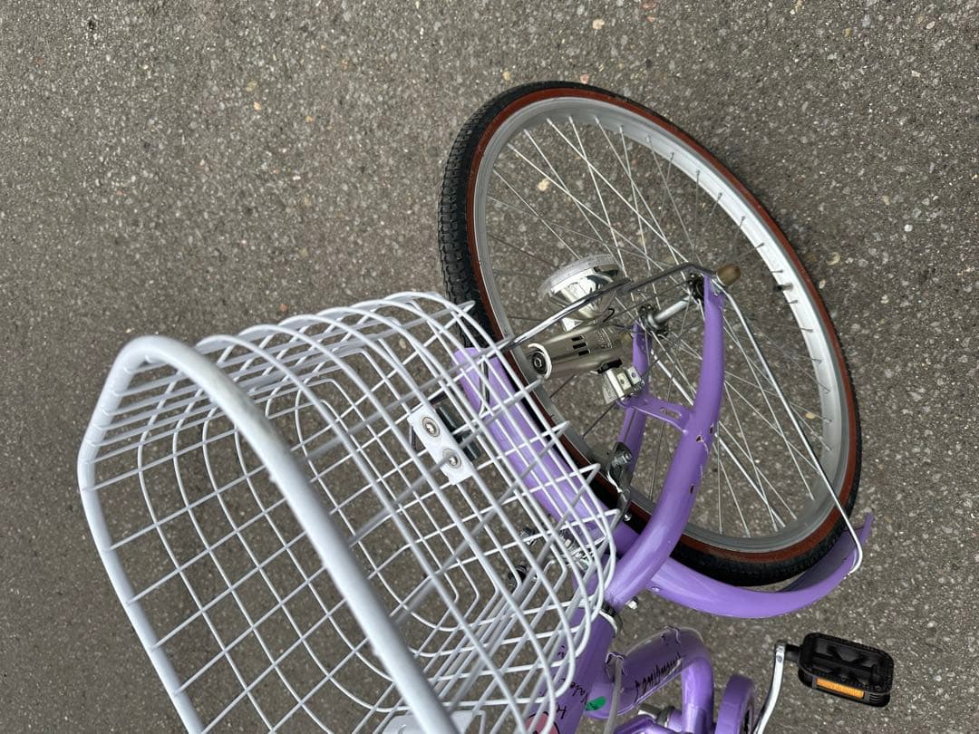 引き取り限定美品子供用自転車 紫色 ブラウンのサドル２２インチ