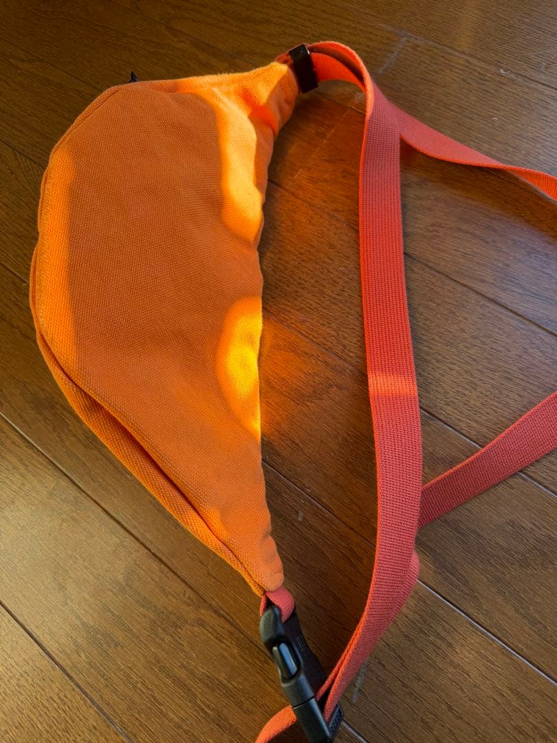 ポータステューシー コラボ ボディバッグ　三日月型　オレンジ