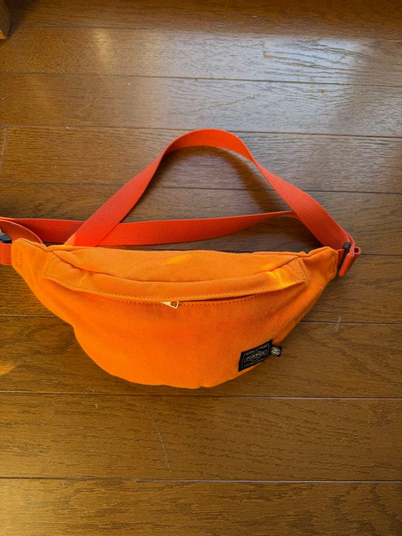 ポータステューシー コラボ ボディバッグ　三日月型　オレンジ