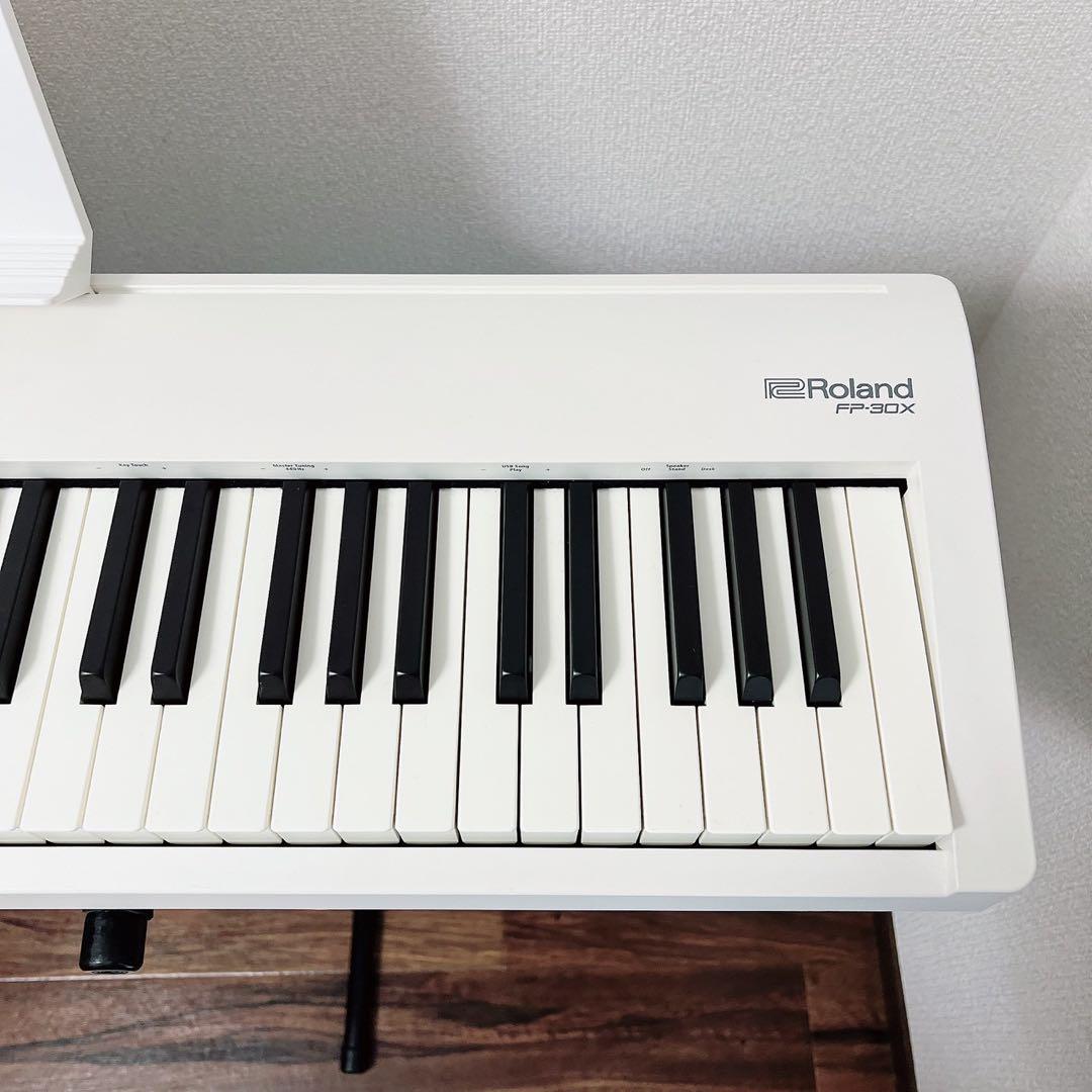 2023年製 Roland FP-30X 電子ピアノホワイトスタンドペダル 楽譜