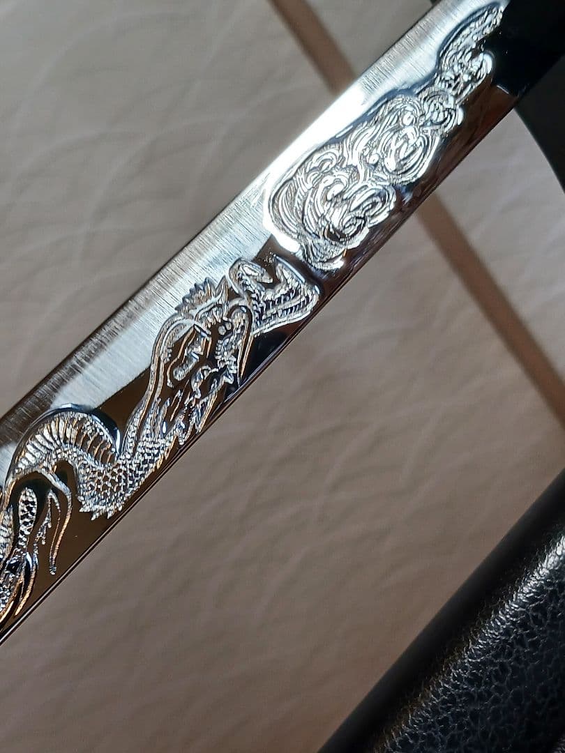 忍者刀、(服部半蔵)　徳川家拝領刀.写、葵.勝龍彫り、のたれ刃文、(手裏剣付き)