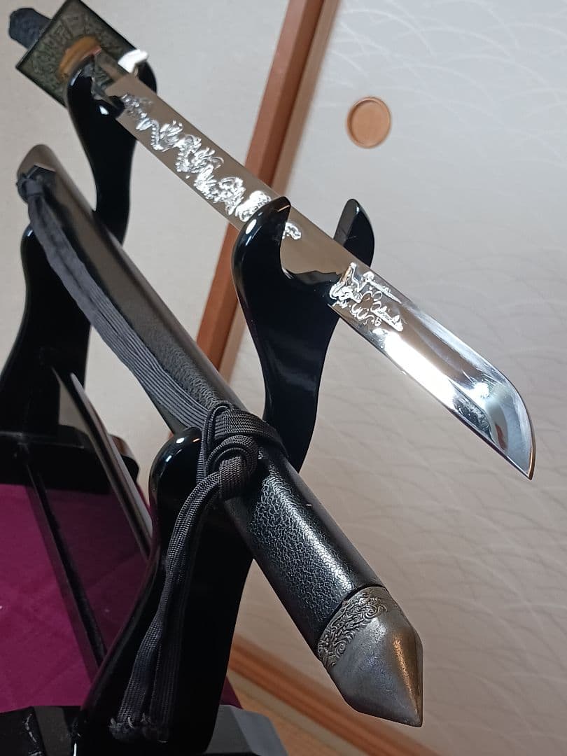 忍者刀、(服部半蔵)　徳川家拝領刀.写、葵.勝龍彫り、のたれ刃文、(手裏剣付き)