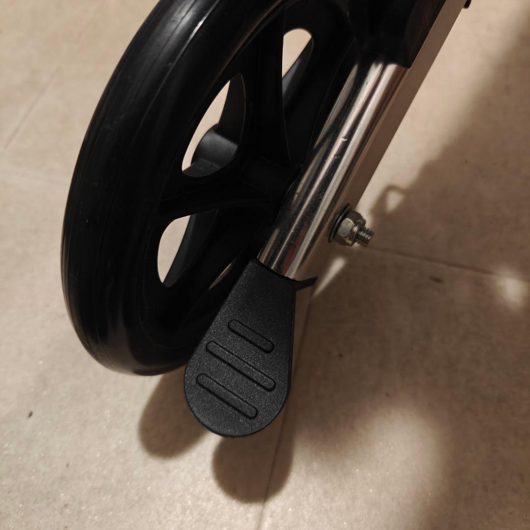 美品 送料無料　RAKU 折りたたみ 車椅子