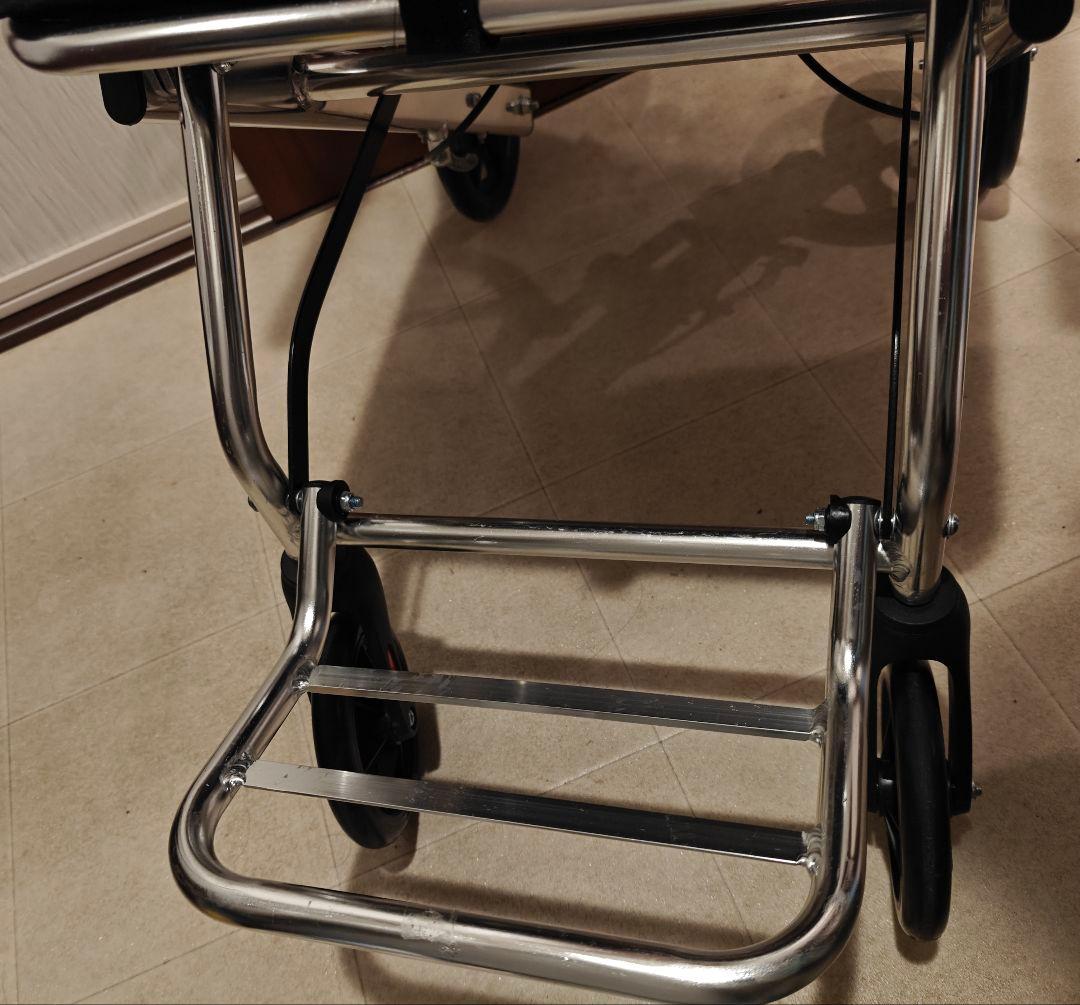 美品 送料無料　RAKU 折りたたみ 車椅子