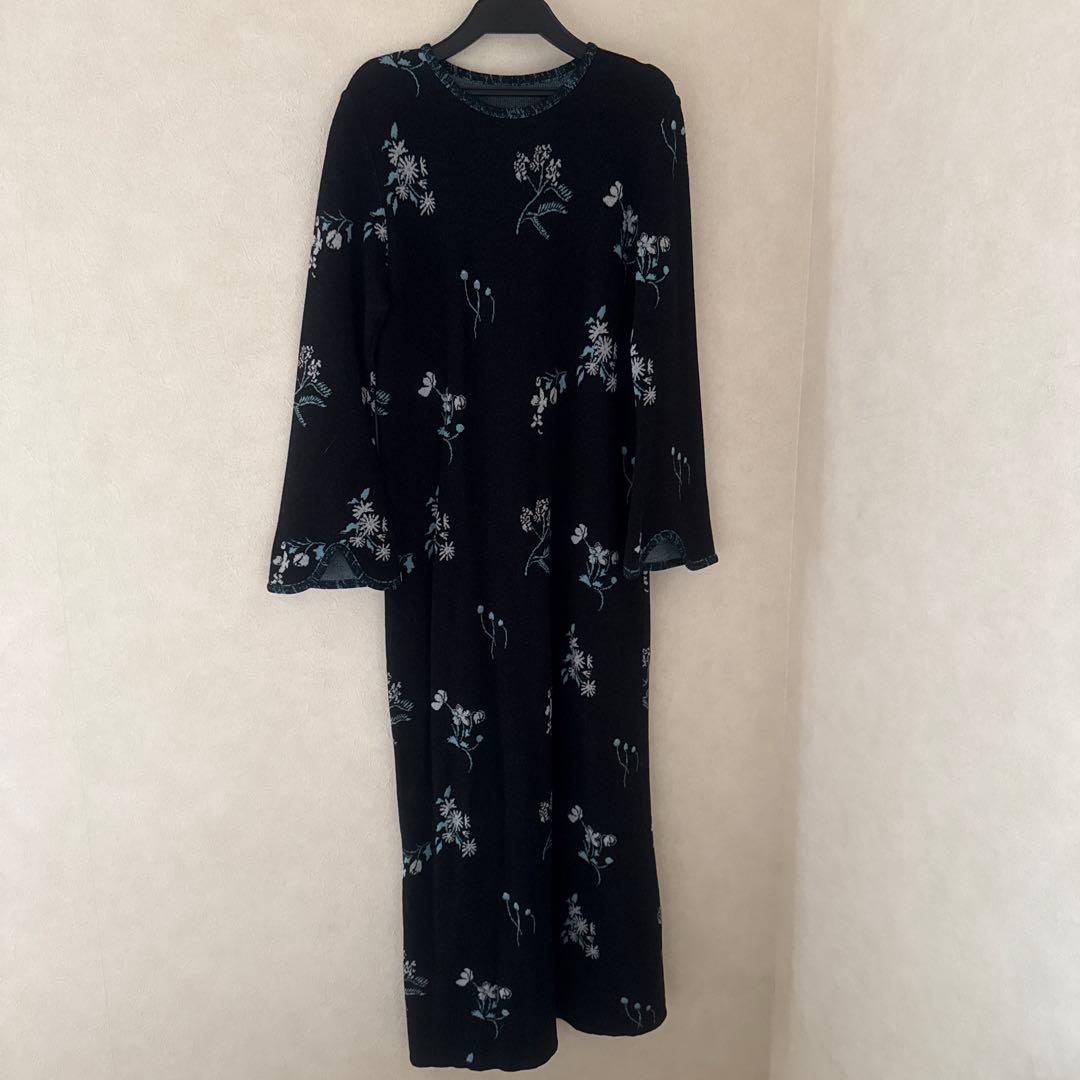 花柄長袖ワンピース 黒