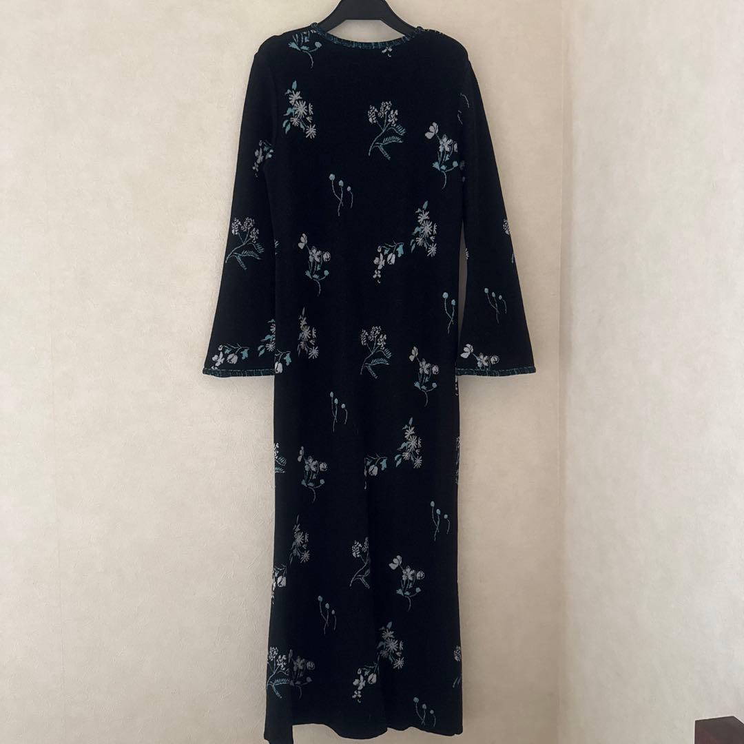花柄長袖ワンピース 黒