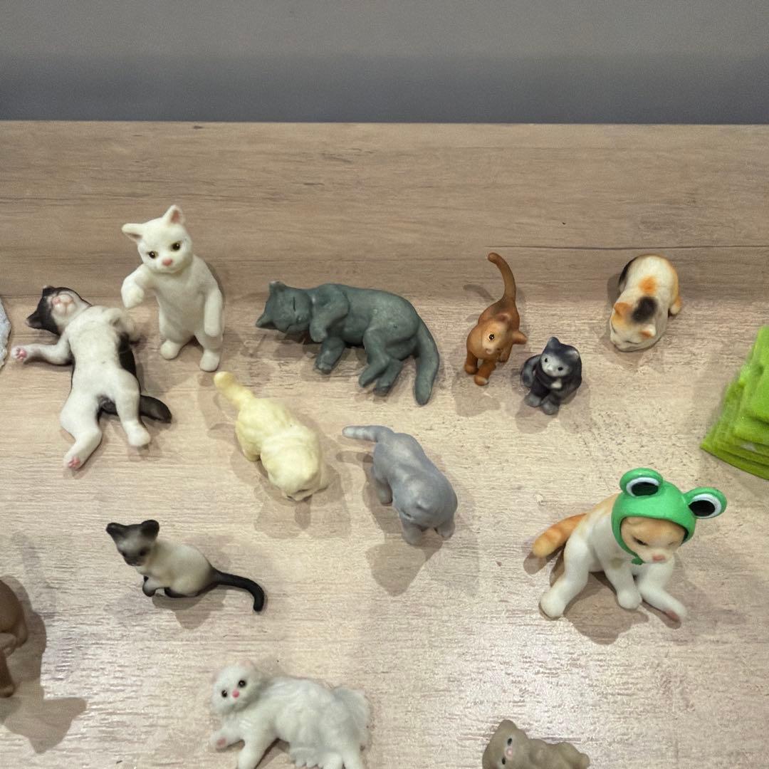 猫フィギュアとミニチュア家具セット
