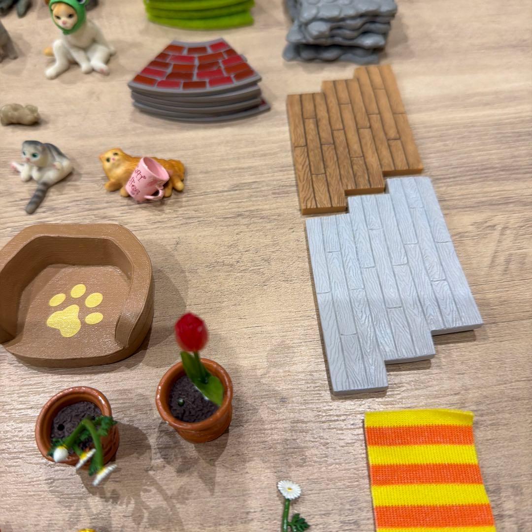 猫フィギュアとミニチュア家具セット