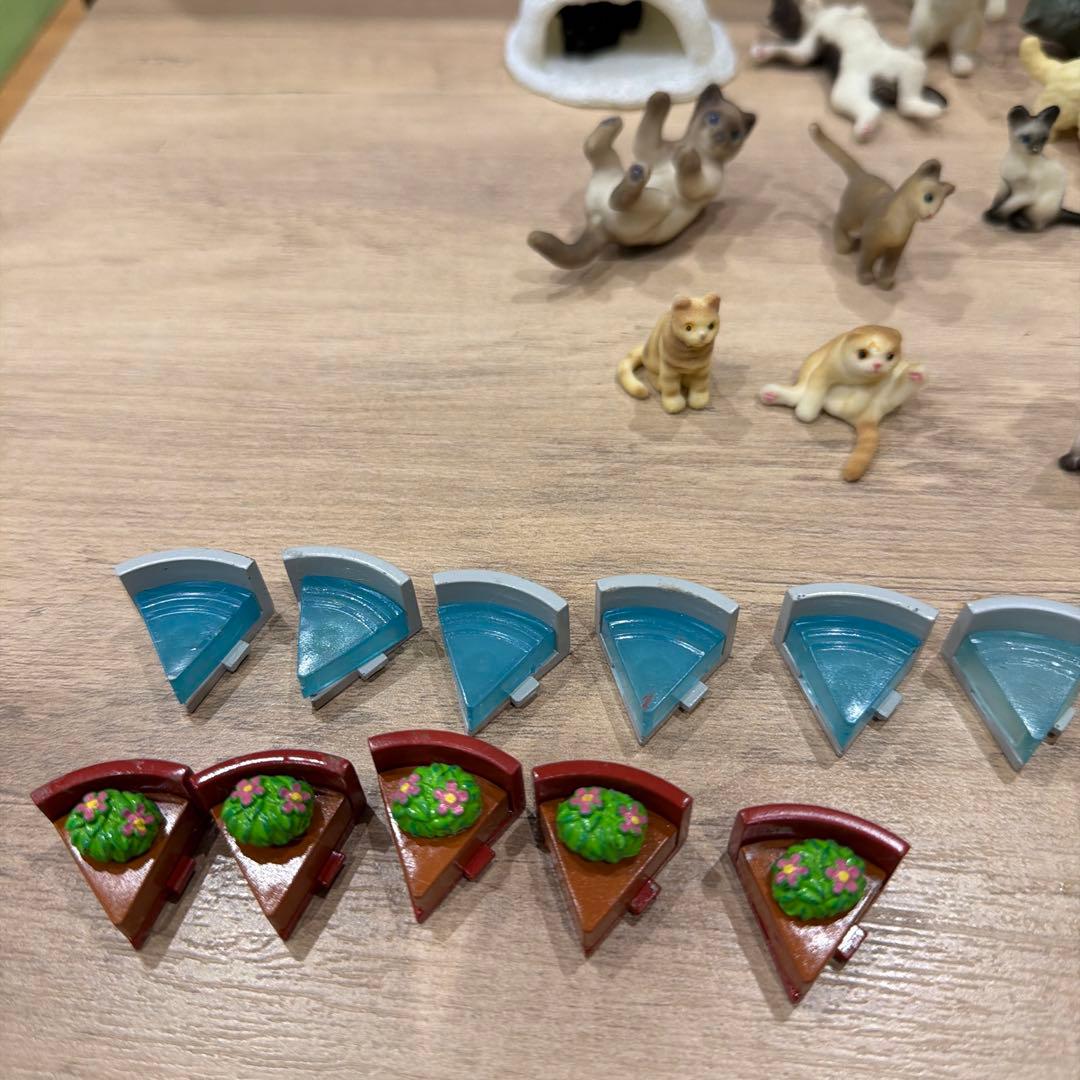 猫フィギュアとミニチュア家具セット