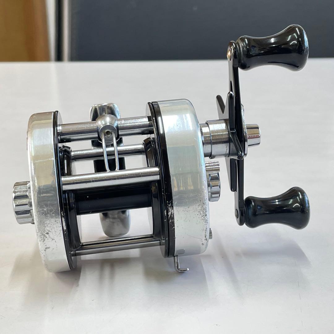 リール PFLUEGER 2800